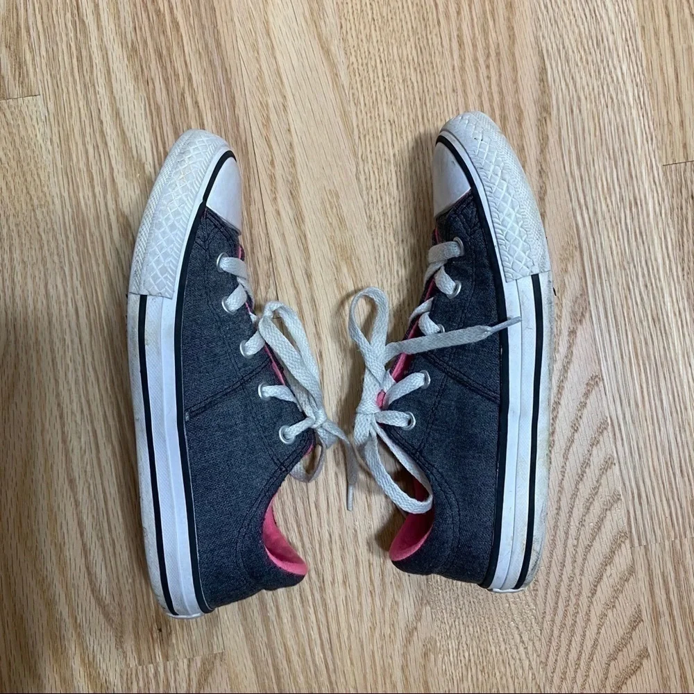 Converse Dark Gray Pink Lace Up Sneaker Sz 2